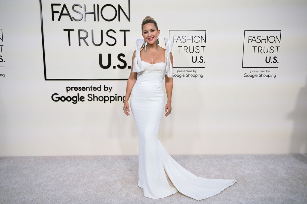 Kate Hudson in a white gown