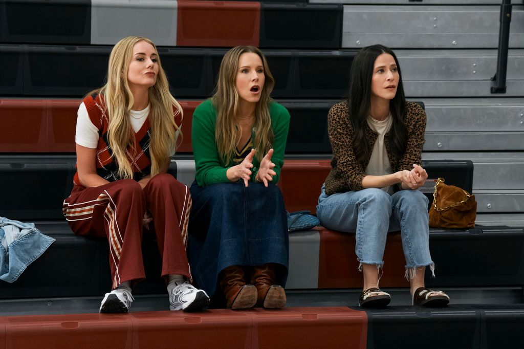 Justine Lupe as Morgan, Kristen Bell as Joanne, Jackie Tohn as Esther in episode 202 of Nobody Wants This