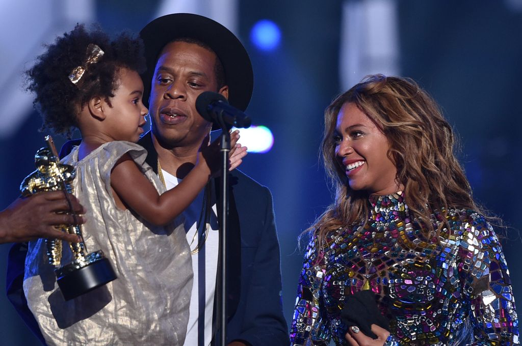 Beyoncé no palco com Jay-Z e Blue Ivy 