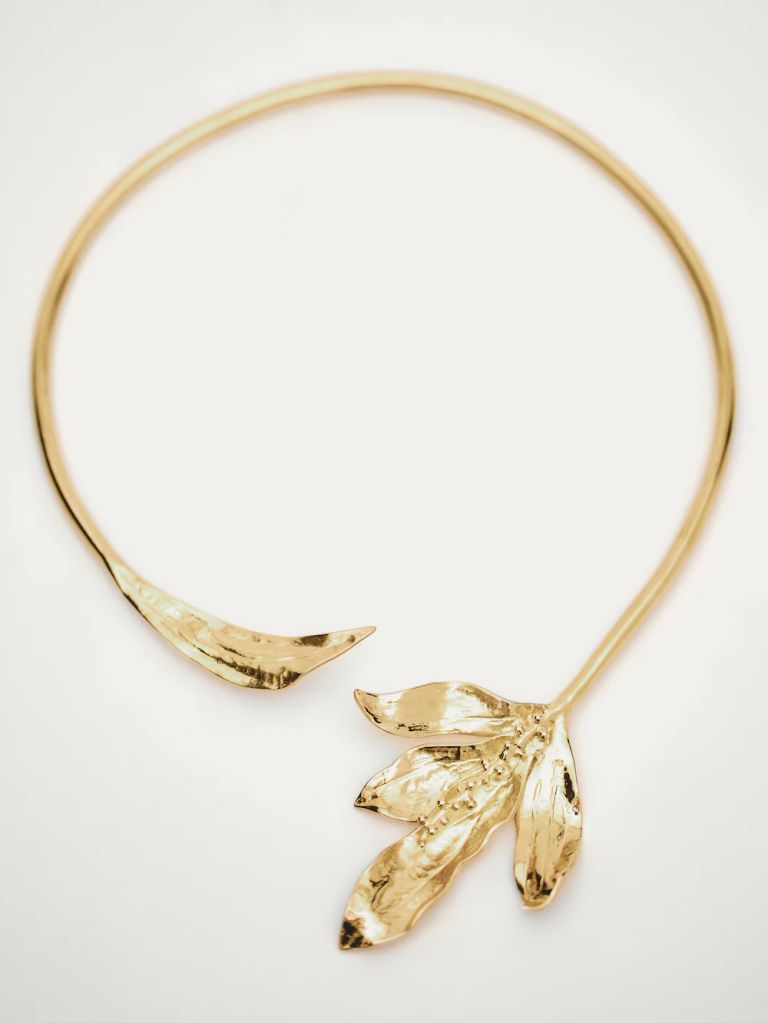 Choker Necklace With Flower Detail
