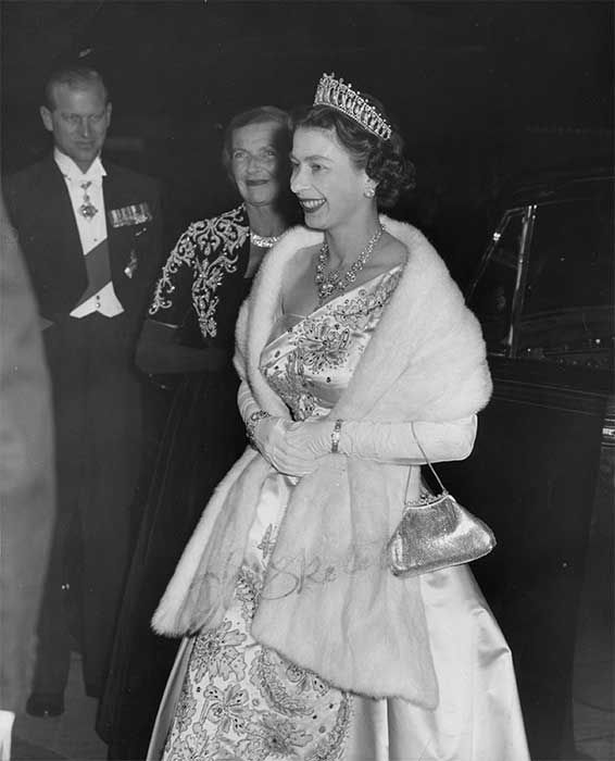 queen lovers knot tiara