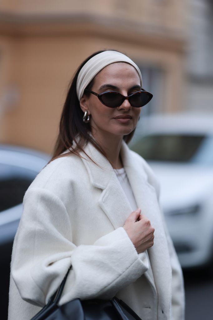 wide hairband 90s hair accessories back in style