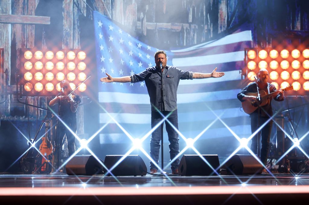 blake shelton on stage performing 2025 amas