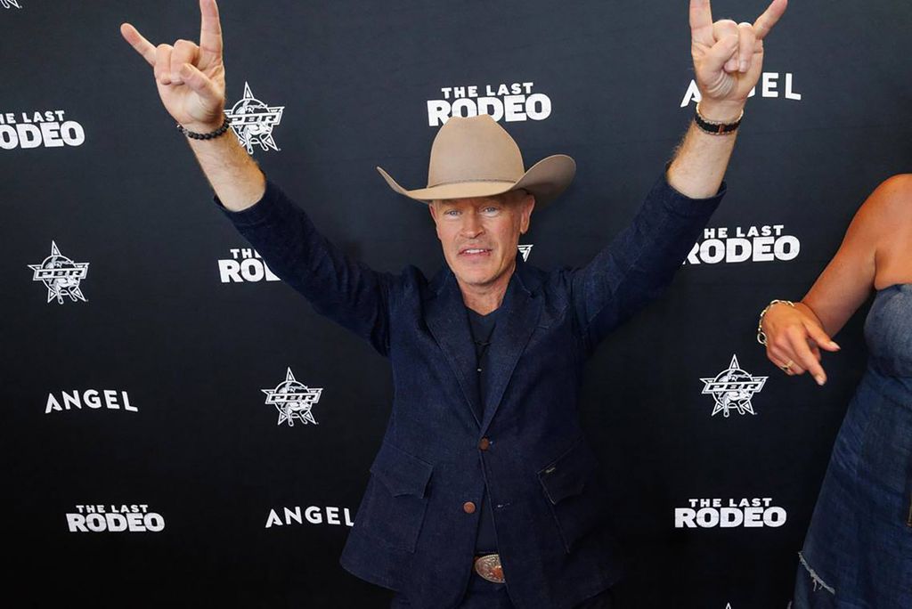 Neal McDonough in cowboy hot