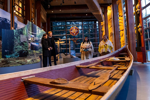 Meghan and Harry tour the Squamish Lil’wat Cultural Centre