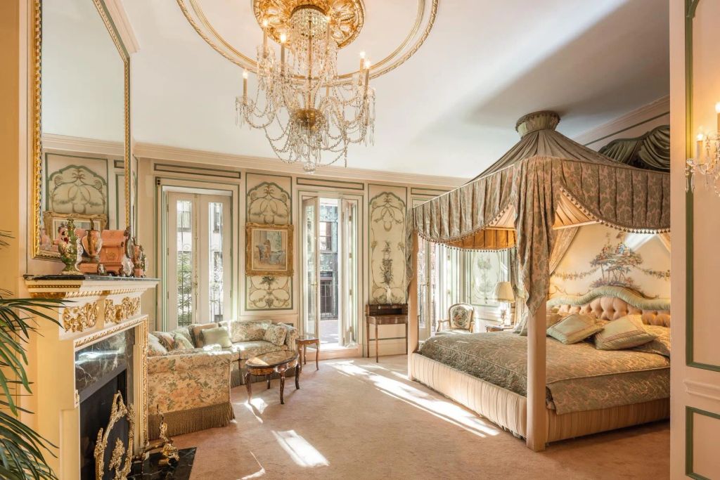 Primary bedroom in Ivana Trump's NY townhouse