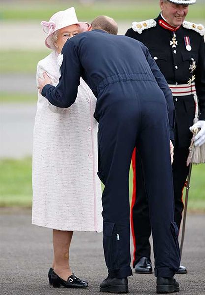 Prince William kisses Queen at the airbase
