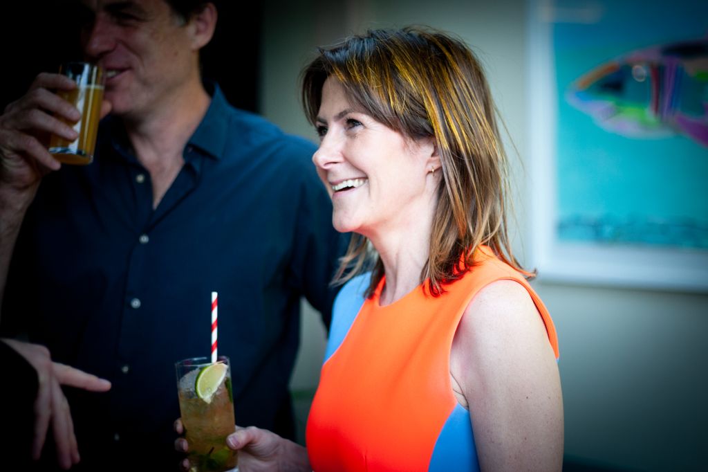 Dolly Jones, auteur laissant l'échelle baissée