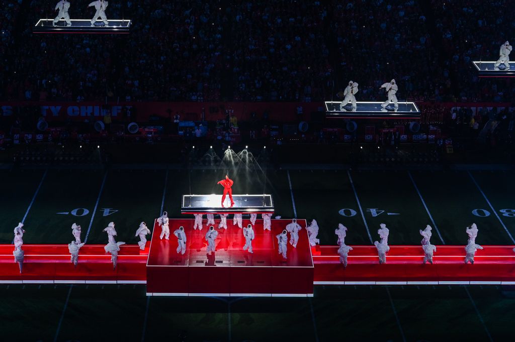 Rihanna se apresentou durante o show do intervalo da Apple Music no Super Bowl LVII entre Kansas City Chiefs e Philadelphia Eagles, realizado no State Farm Stadium em Glendale.  Data da imagem: domingo, 12 de fevereiro de 2023