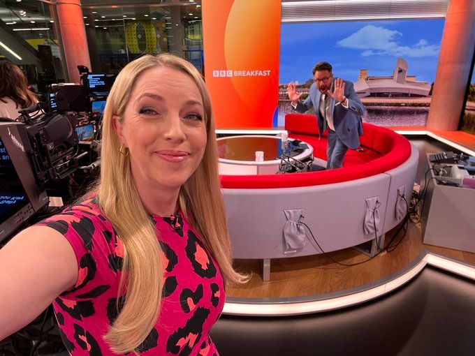Emma Vardy selfie with Jon Kay in BBC Breakfast studio