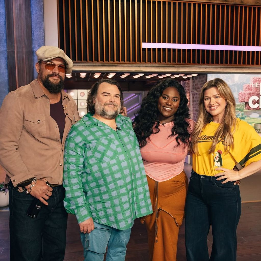 Kelly Clarkson looked incredible in a pair of statement jeans - a staple she used to avoid wearing 