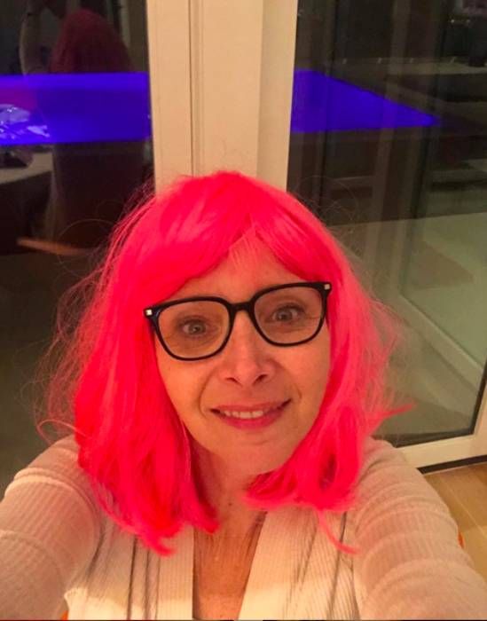 friends lisa kudrow unrecognisable pink hair