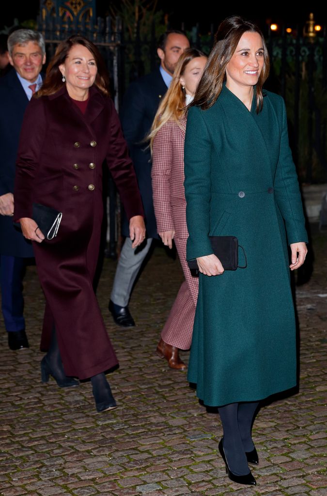 Pippa walking into westminster abbey at night with carole and michael middleton, alizee thevenet and james middleton