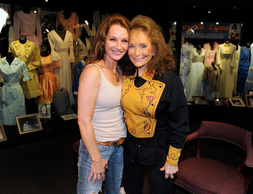 Patsy Lynn Russell (daughter and manager), Loretta Lynn appearing on the ABC primetime tv special 'In the Spotlight with Robin Roberts: Bright Lights, Big Stars,' 2009