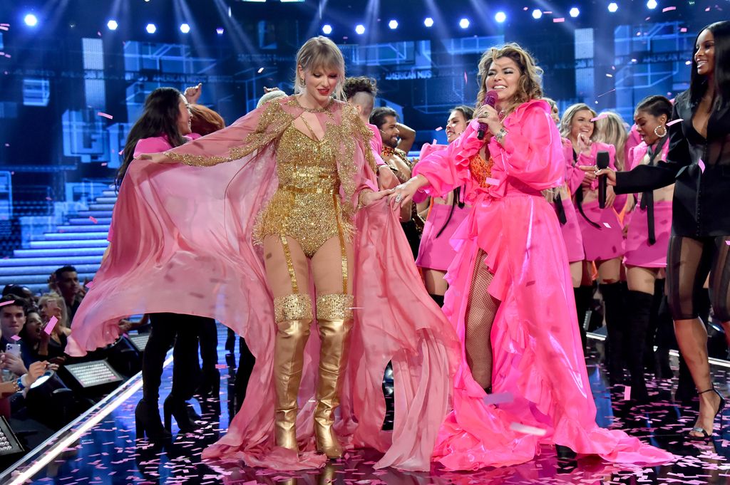 Taylor and Shania on stage together