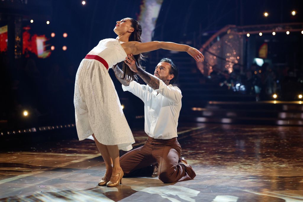 Pete Wicks and Jowita Przystal dancing a waltz