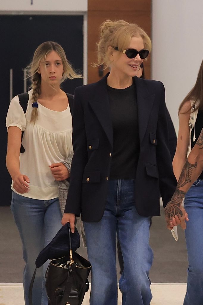 Home for an Aussie Xmas! Nicole Kidman and Keith Urban arrive in Australia with their two daughters, Sunday and Faith.

