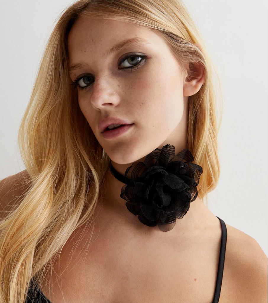 new look flower corsage necklace