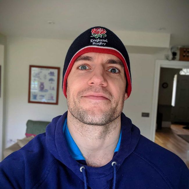 henry cavill home london selfie