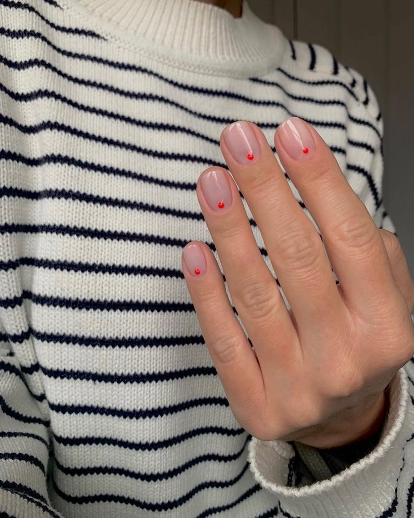 short nail manicure with dot design