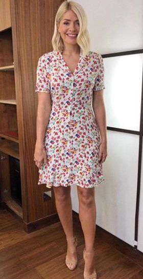 This Morning's Holly Willoughby shows off her seriously tanned legs in ...