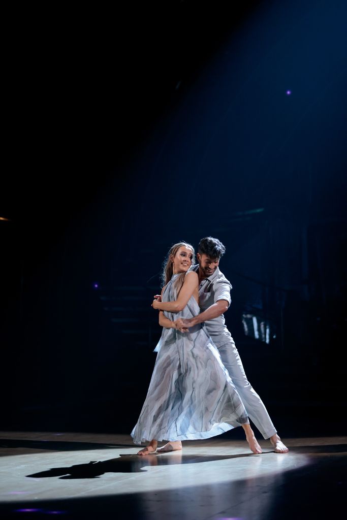 Rose Ayling-Ellis and Giovanni Pernice dance