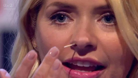 holly willoughby eyes trick
