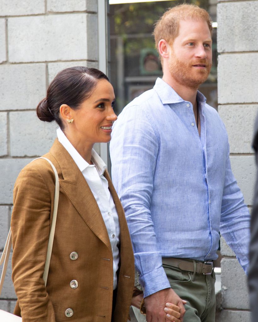 Meghan markle side on with harry