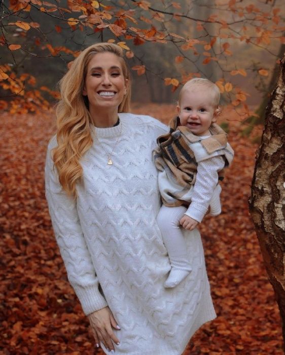 stacey solomon holding baby rose
