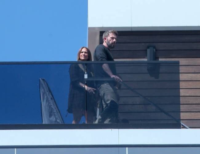 Jennifer Lopez and Ben Affleck looking for homes in Los Angeles