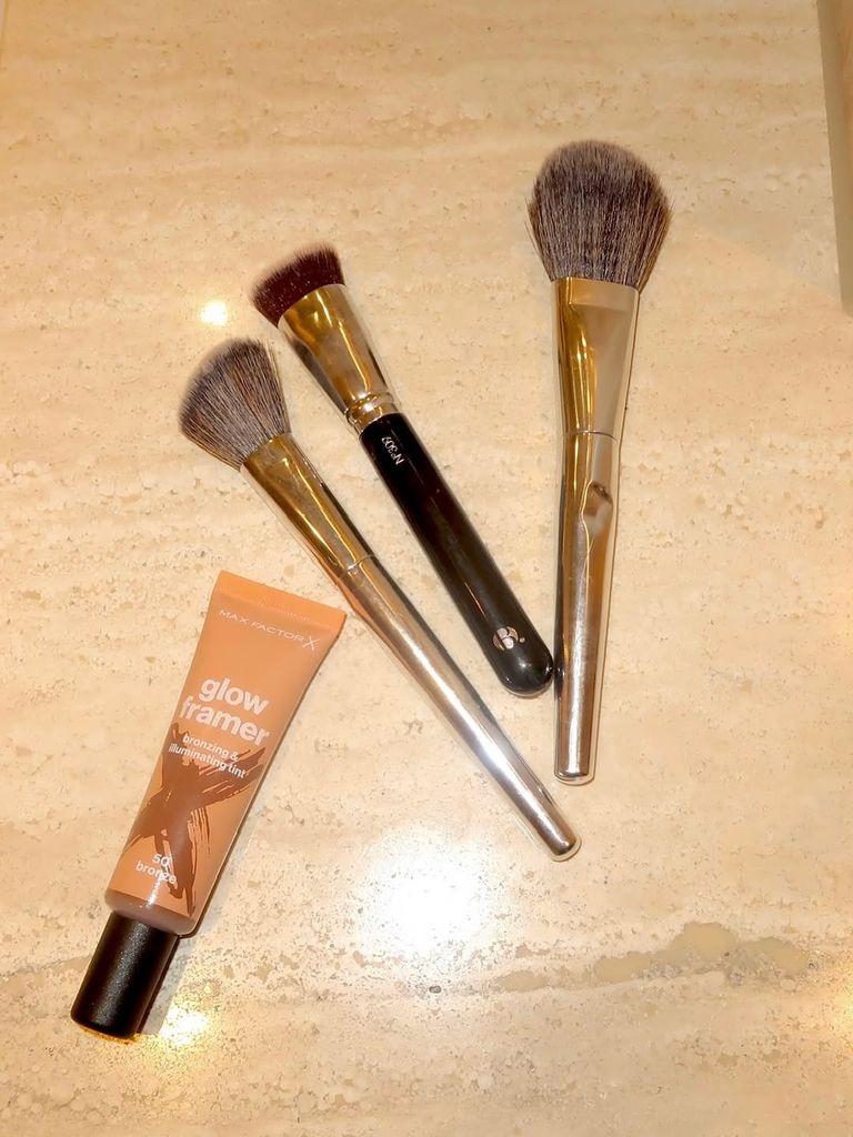 Sophie shared this picture of her Max Factor Glow Framer in the shade Bronze, alongside the brushes she uses to apply it