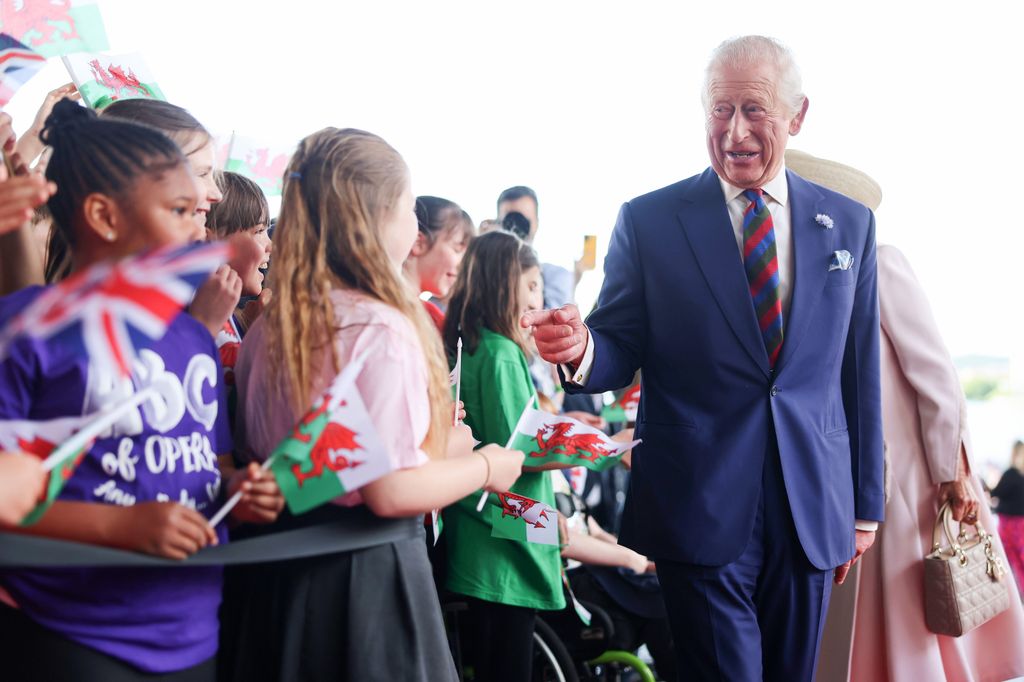  King Charles III is greeted by primary school children as he arrives at the Senedd