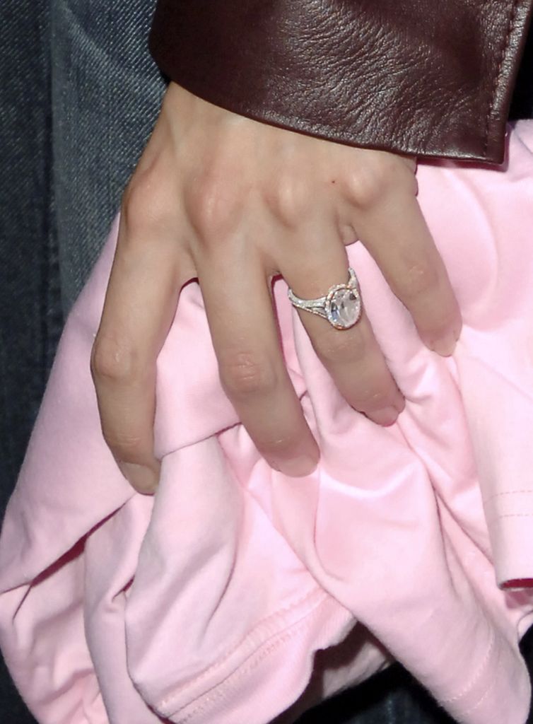 Katie Holmes' engagement ring on hand