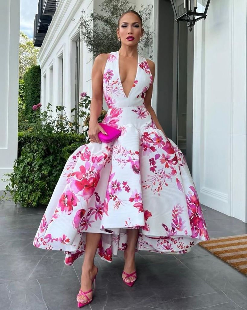 Jennifer looked stunning in a plunging floral gown