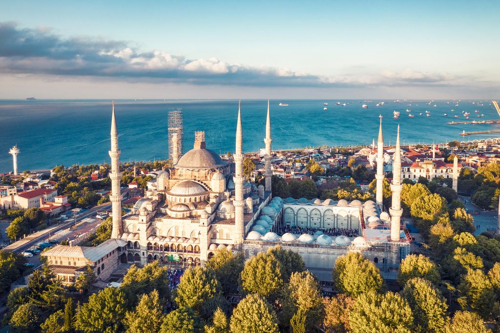 Sunrise drone photo of Sultan Ahmed Mosque and the Istanbul cityscape in the dawn.