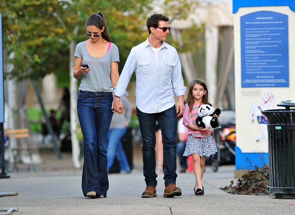 Tom holding hands with ex-wife katie holmes and daughter Suri 