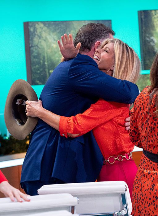piers and kate hugging