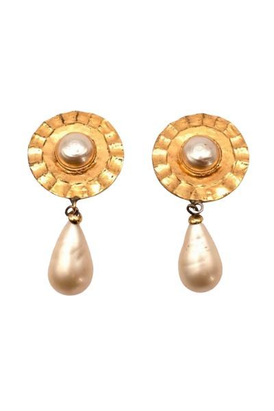 chanel pearl vintage clip on earrings