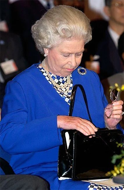 The Queen handbag blue