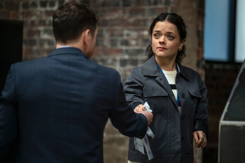 DC Jono Magath (GERRARD KEARNS), Kit (FRANCESCA MILLS)