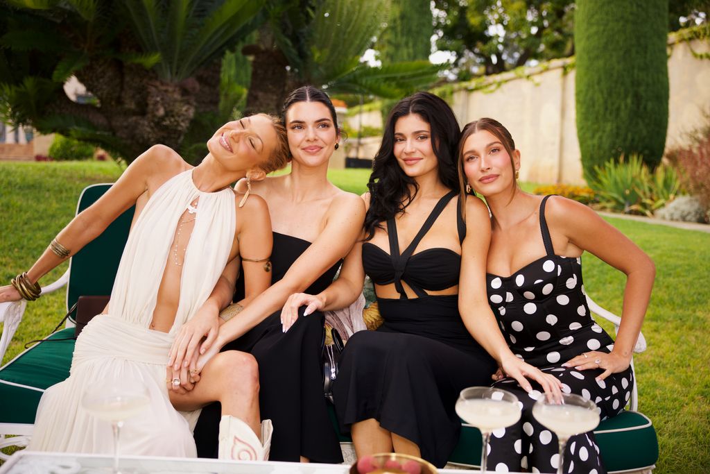 bella hadid with friends 