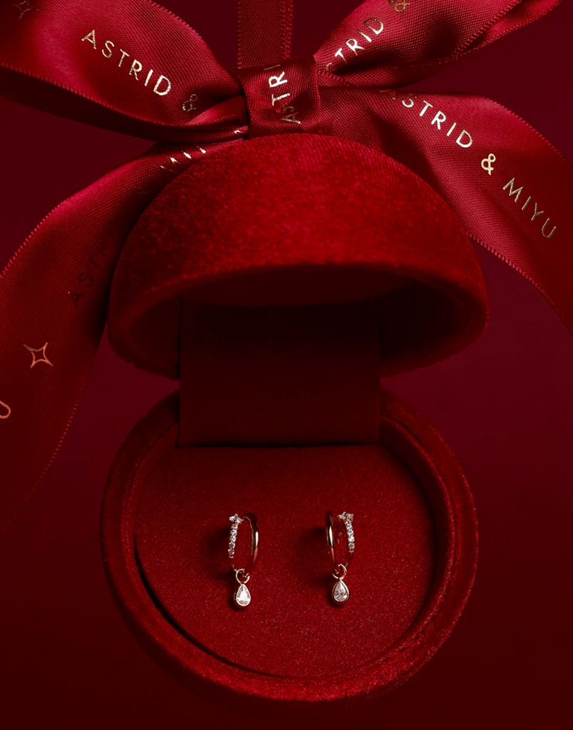 Illusion Huggies Ornament Bauble in Gold