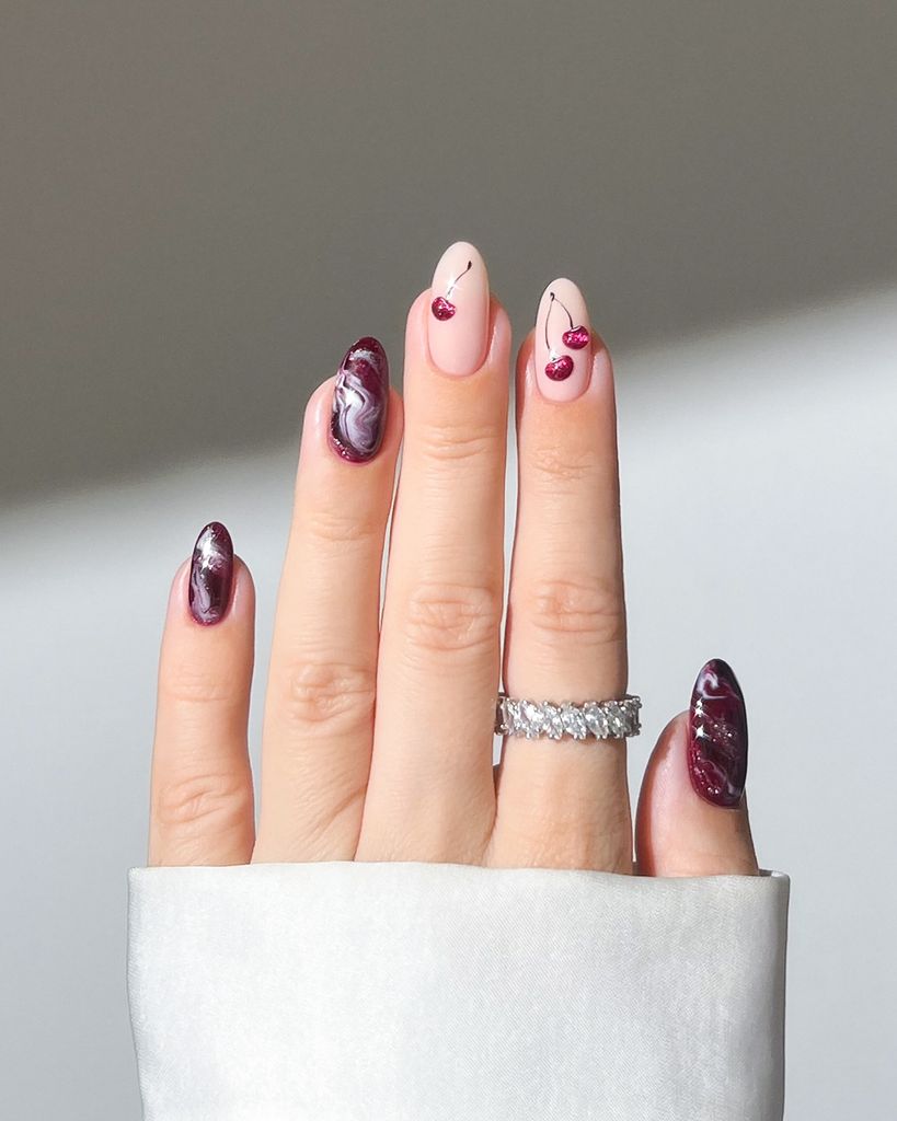 Cherry nails allow you to add burgundy to your nail design