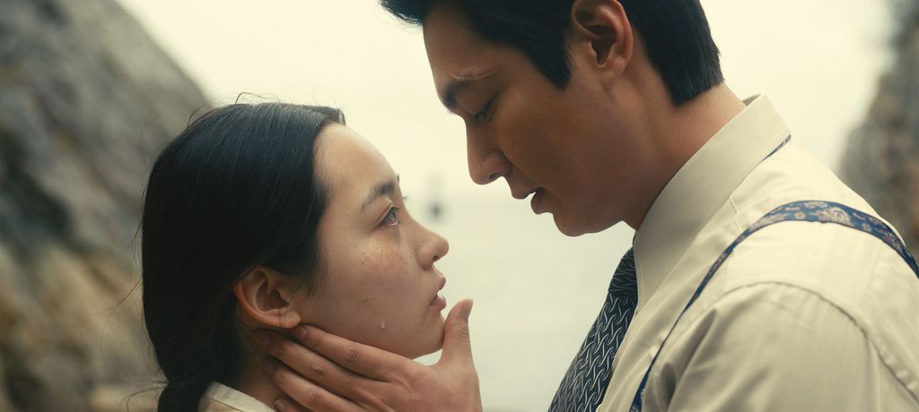 LEE MIN-HO and MINHA KIM in PACHINKO (2022), directed by JUSTIN CHON and KOGONADA. Credit: Media Res. / Album