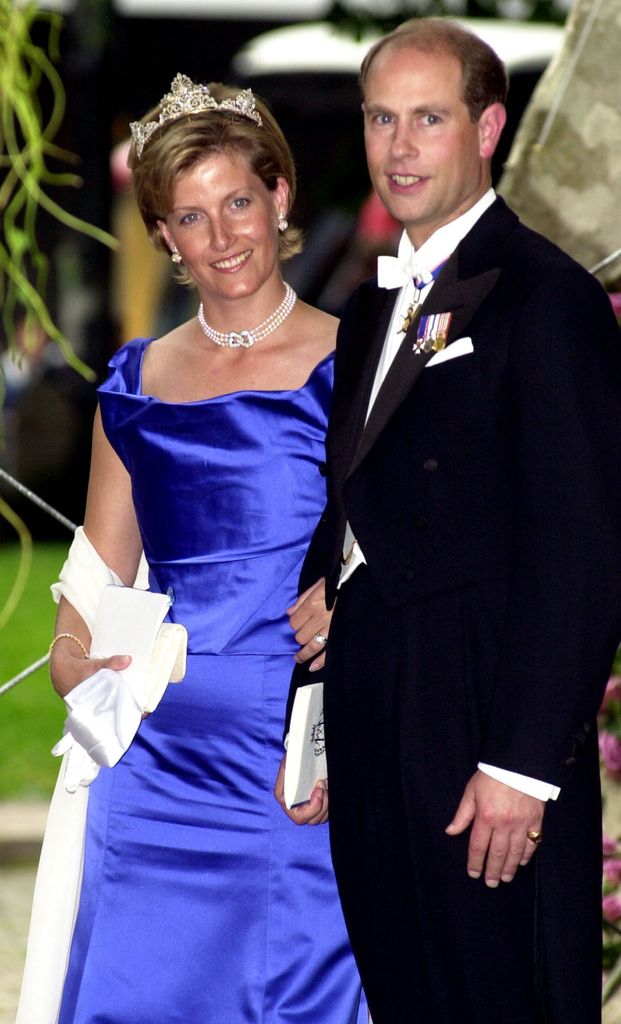 Duchess Sophie wore the elegant pearl choker to attend the wedding of Norwegian Crown Prince Haakon and Mette-Marit Tjessem Hoiby August 25, 2001 at Oslo Cathedral in Oslo, Norway. 