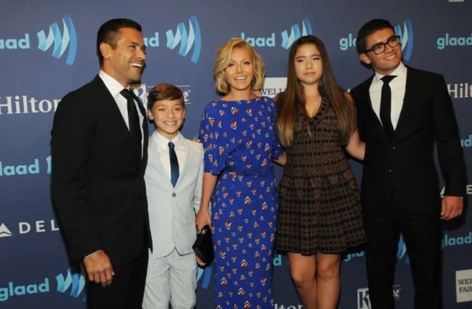 Kelly Ripa and Mark Consuelos with their three children on the red carpet