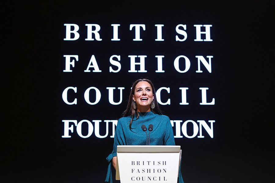 kate middleton queen elizabeth award british fashion