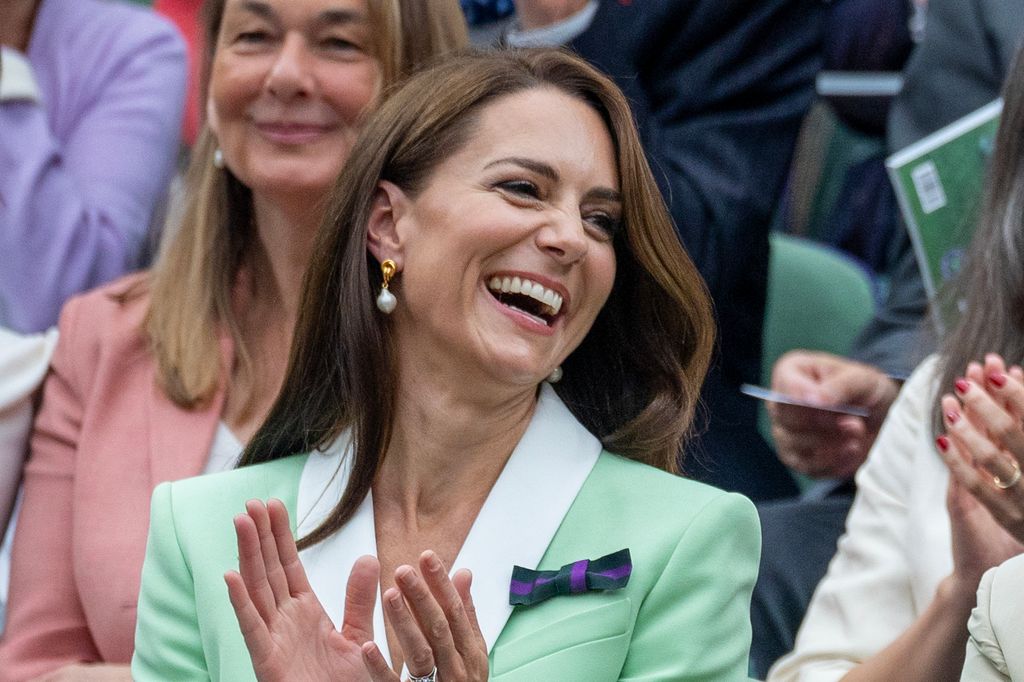 kate middleton clapping in Centre Court's Royal Box
