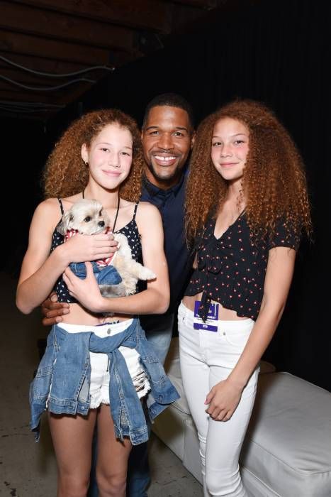 gma michael strahan with twin daughters