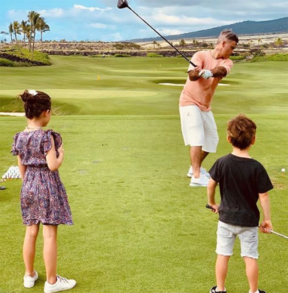 robbie williams and children playing golf
